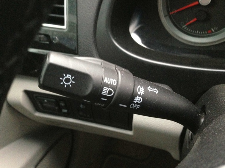 帝豪EC8 2013款 2.4L 自动旗舰型中控方向盘图片