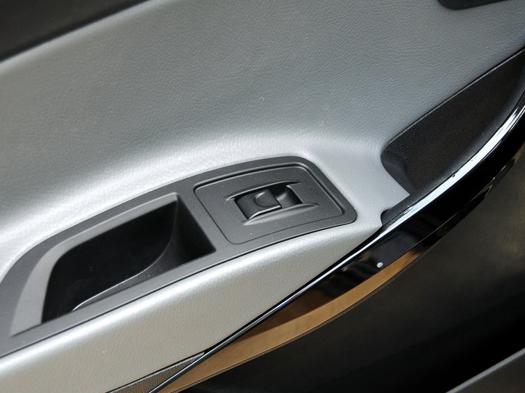 瑞风M2 2013款 1.5L 手动舒适型 5座车厢座椅图片