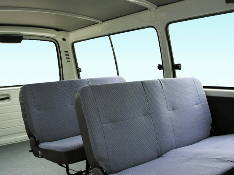 金旅海狮 2010款 2.8T标准轴高级版GW2.8TC-2车厢座椅图片