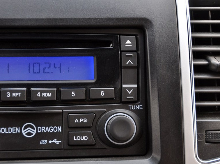 金旅海狮 2010款 2.0L标准轴高级版V19中控方向盘图片