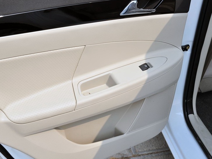 风神S30 2013款 1.6L 手动尊贵型车厢座椅图片