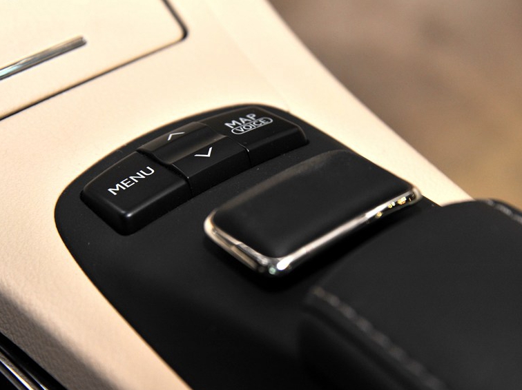 雷克萨斯ES 2013款 300h 豪华版中控方向盘图片