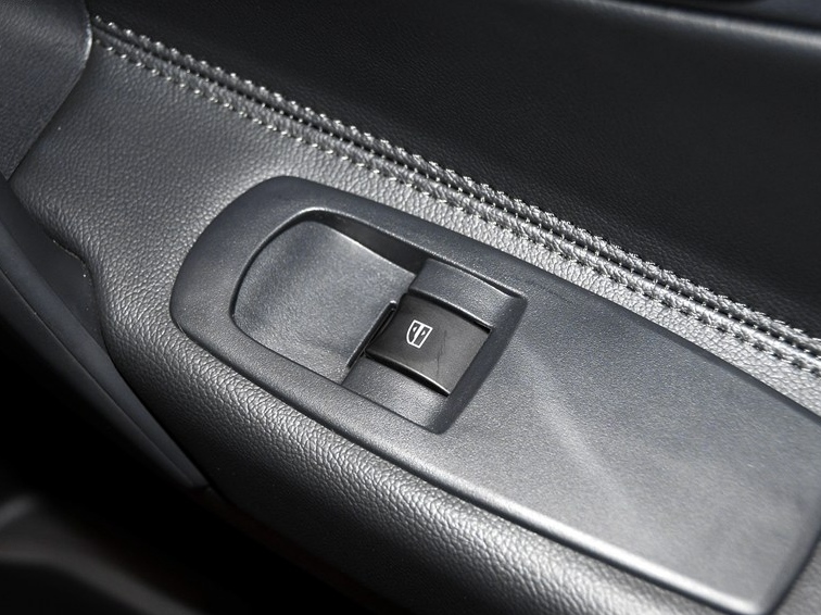 科雷傲 2014款 改款 2.0L 两驱时尚版车厢座椅图片