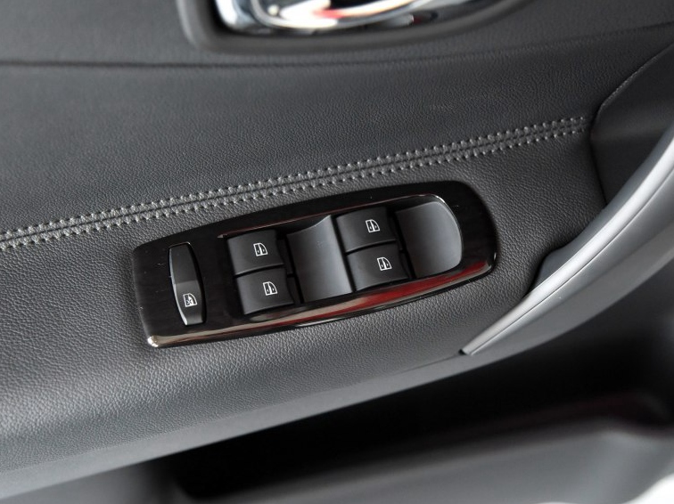 科雷傲 2015款 2.5L 四驱舒适版车厢座椅图片