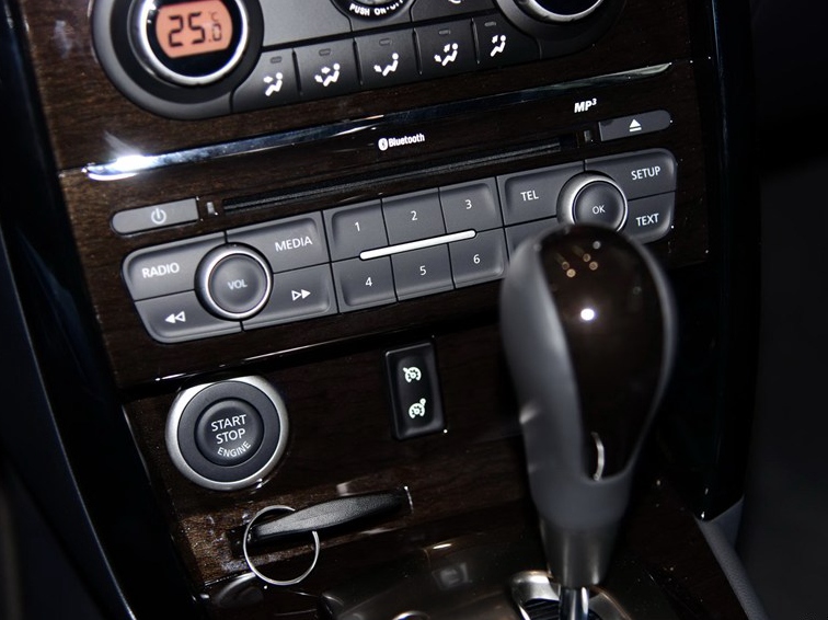 科雷傲 2015款 2.5L 两驱舒适版中控方向盘图片