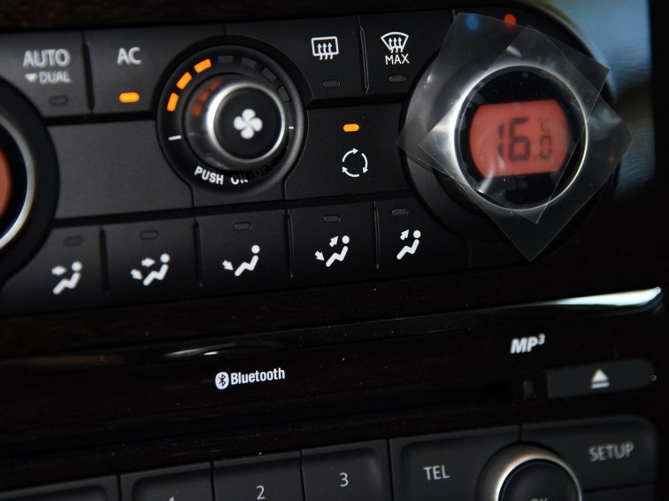科雷傲 2015款 2.0L 两驱舒适版中控方向盘图片