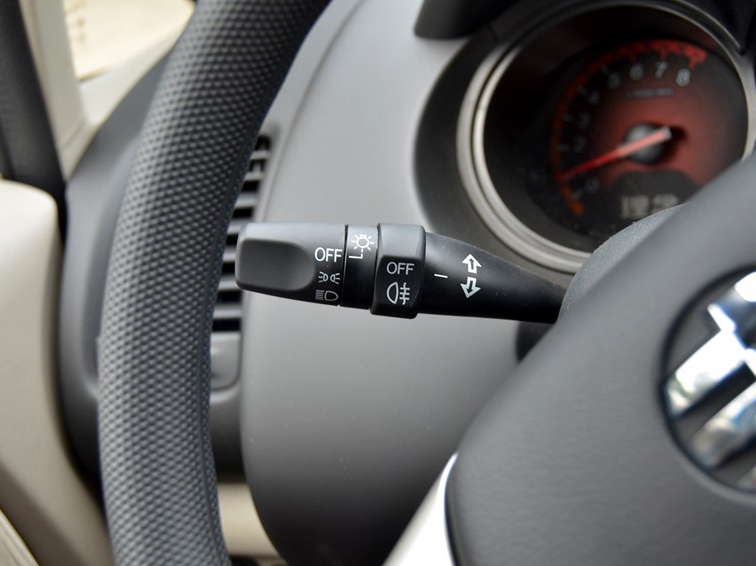 理念S1 2014款 1.3L 手动舒适型中控方向盘图片