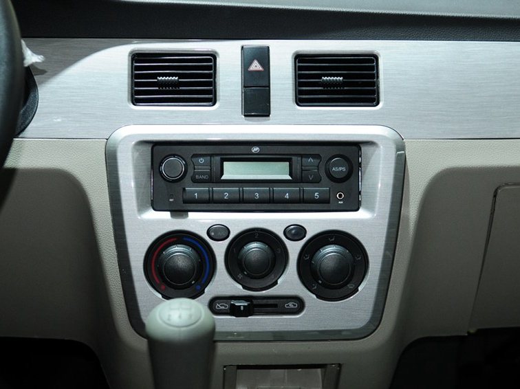 兴顺 2011款 1.3L标准型中控方向盘图片