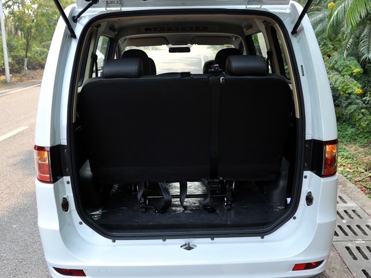 乐途 2015款 1.2L 舒适型车厢座椅图片