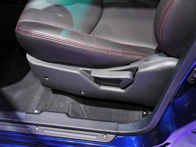 飞腾C5 2014款 1.5T 自动两驱豪华型车厢座椅图片