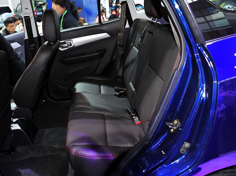 飞腾C5 2014款 1.5T 自动两驱豪华型车厢座椅图片