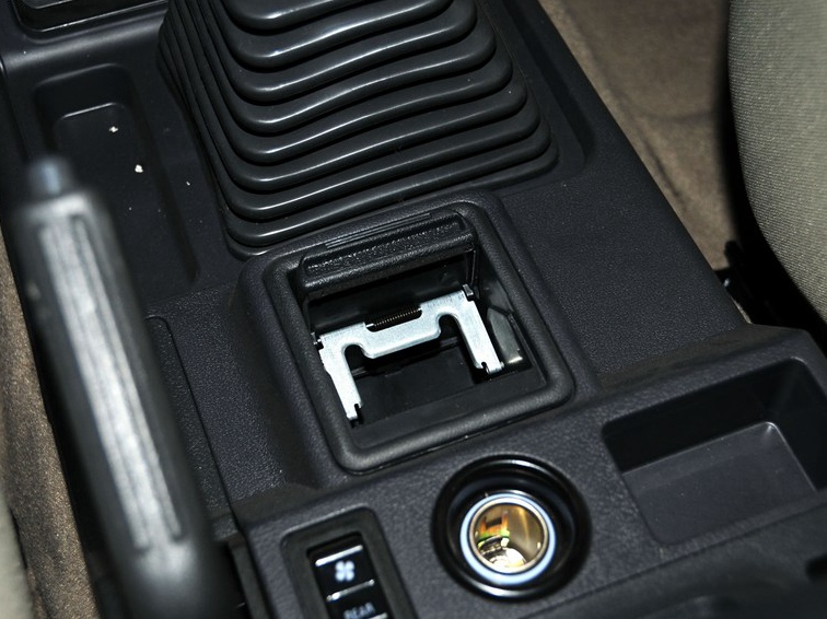 黑金刚 2013款 2.2L 手动两驱标准型中控方向盘图片