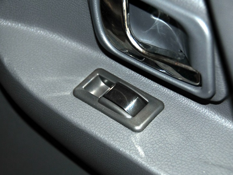 黑金刚 2013款 2.2L 手动两驱标准型车厢座椅图片