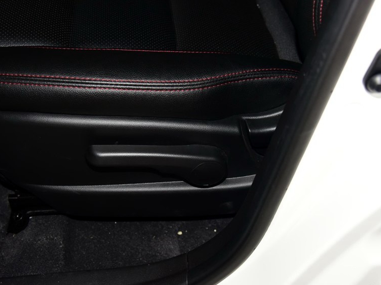 猎豹CS10 2015款 2.0T 风尚版车厢座椅图片
