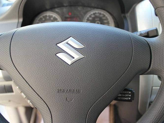 利亚纳 2013款 两厢 1.4L 手动豪华型中控方向盘图片
