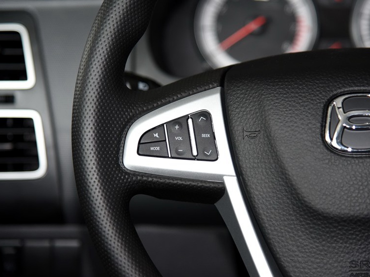 利亚纳A6 2015款 两厢 1.4L 手动理想型中控方向盘图片