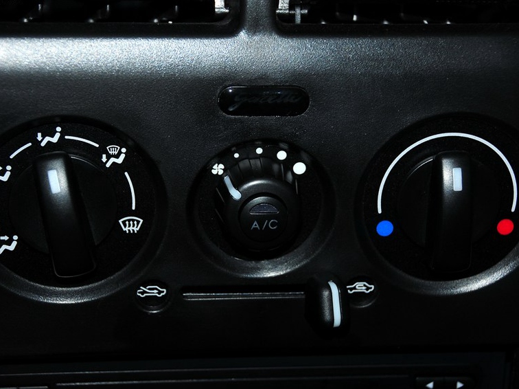 羚羊 2012款 1.3L 基本型中控方向盘图片