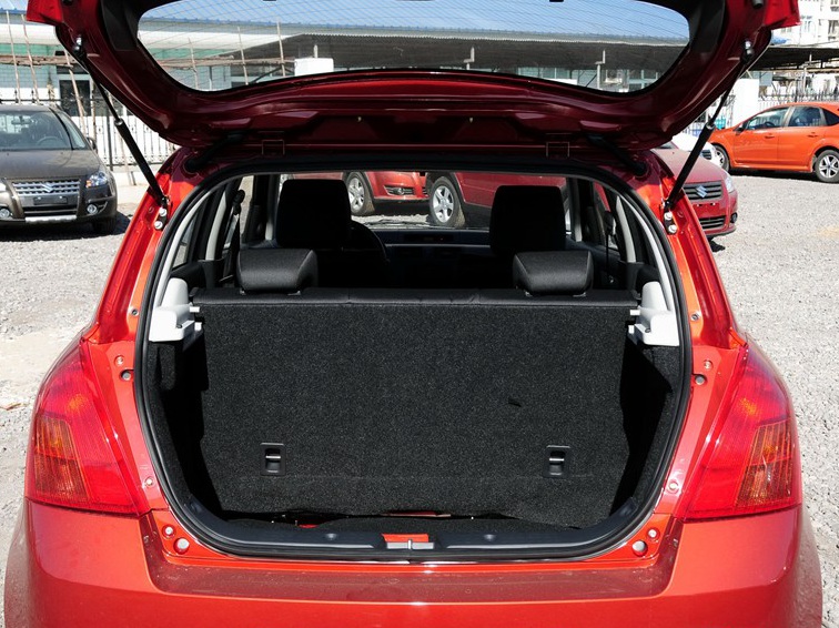 雨燕 2013款 1.3L 手动超值版车厢座椅图片