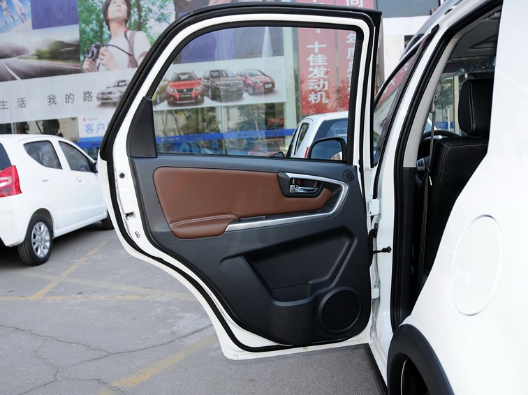 天语 SX4 2013款 酷锐 1.6L 自动运动型车厢座椅图片