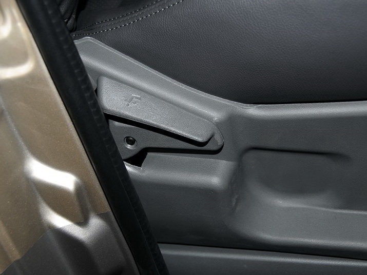 菱智 2014款 M5 Q3 2.0L 7座短轴豪华型车厢座椅图片