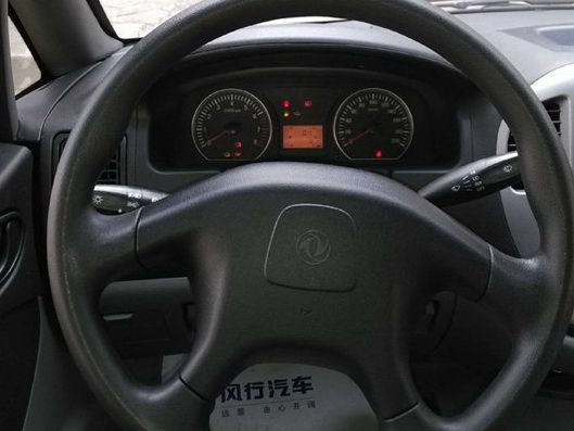 菱智 2014款 V3 1.5L 7座舒适型中控方向盘图片