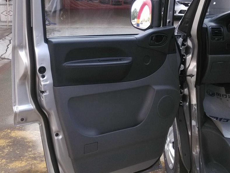 菱智 2014款 V3 1.5L 7座舒适型车厢座椅图片
