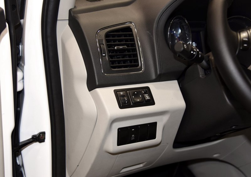 风行S500 2016款 1.6L 手动尊享型中控方向盘图片
