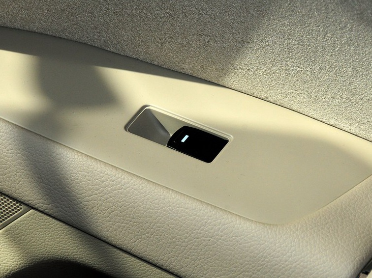 凯泽西 2011款 2.4L两驱手动标准版车厢座椅图片