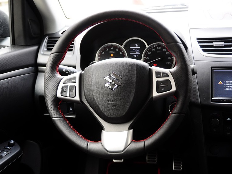 速翼特 2014款 1.6L 手动两驱豪华版中控方向盘图片