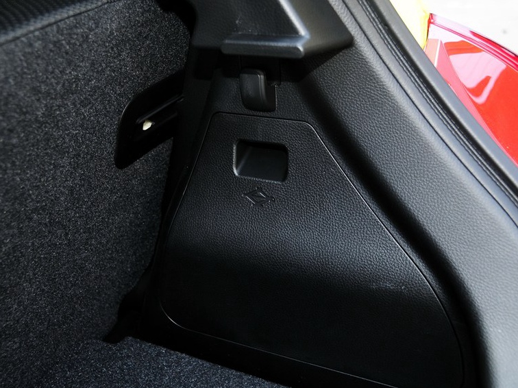 速翼特 2014款 1.6L 手动两驱豪华版车厢座椅图片