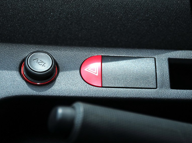 MG3 2014款 1.3L 手动舒适版中控方向盘图片