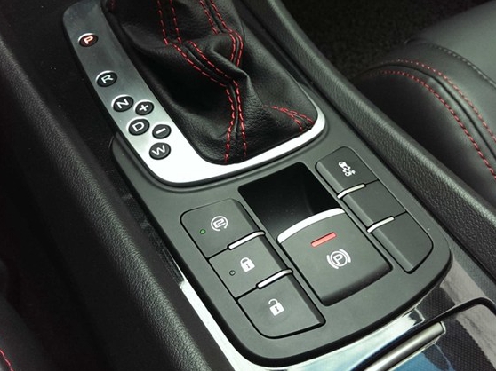 MG6 2014款 掀背 1.8T 自动性能版中控方向盘图片