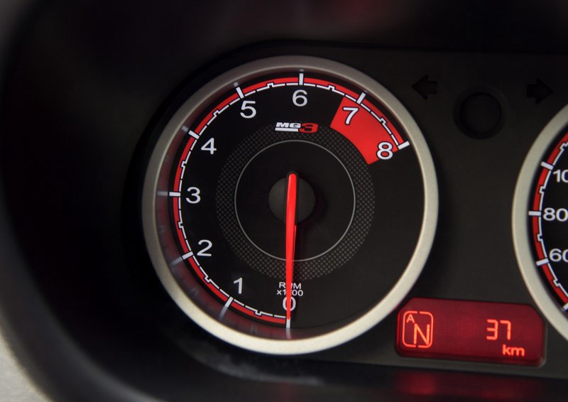 MG 3SW 2015款 1.5L 自动精英型中控方向盘图片