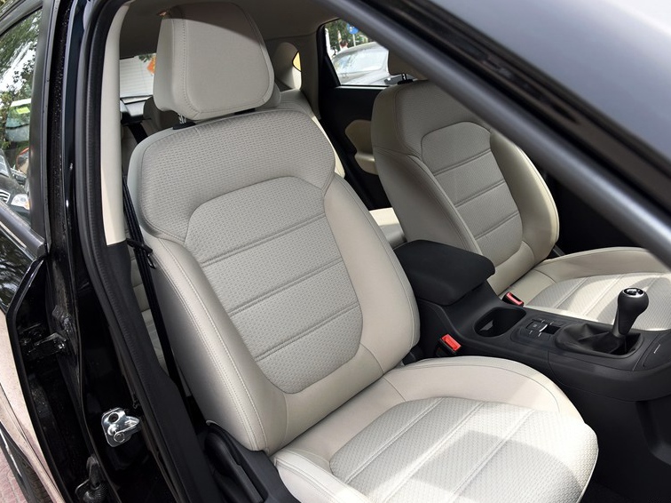 锐腾 2015款 1.5TGI 手动精英版车厢座椅图片