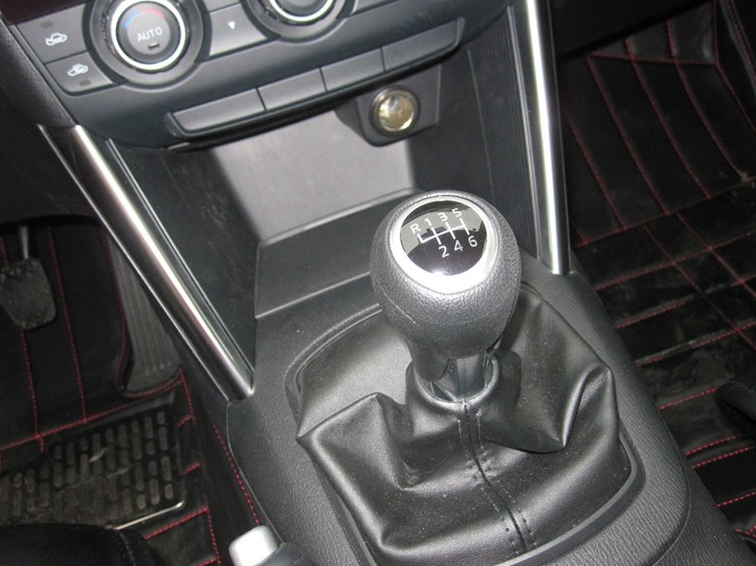 马自达CX-5 2013款 2.0L 手动两驱舒适型中控方向盘图片