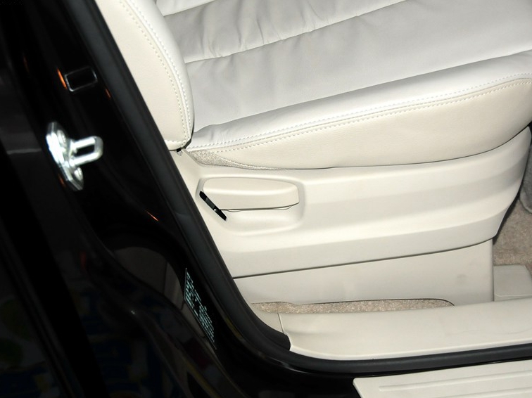 马自达8 2013款 2.5L 精英版车厢座椅图片