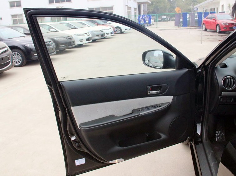 马自达6 2013款 2.0L 手动型车厢座椅图片