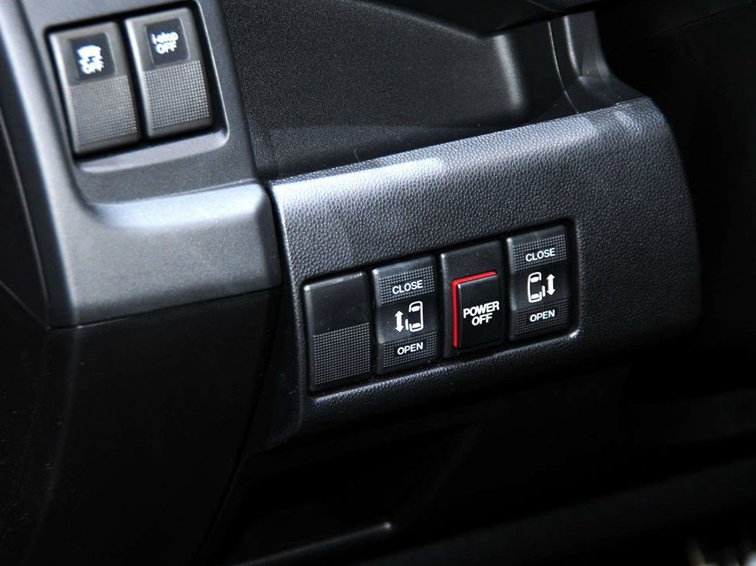 马自达5 2013款 2.0L 自动豪华型中控方向盘图片