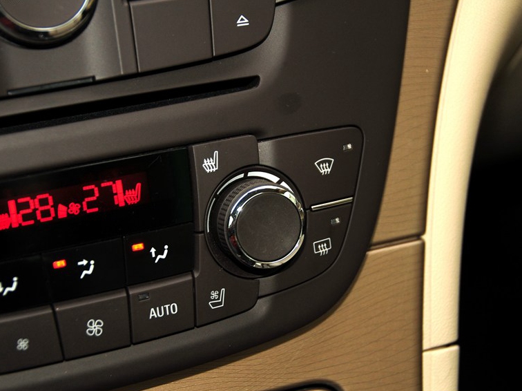 英速亚 2013款 2.0T 两驱豪华型中控方向盘图片