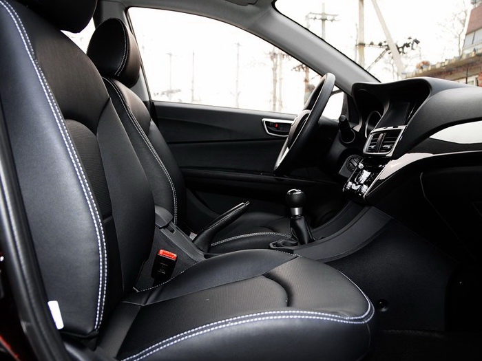 V5菱致 2014款 1.5L 手动豪华型车厢座椅图片