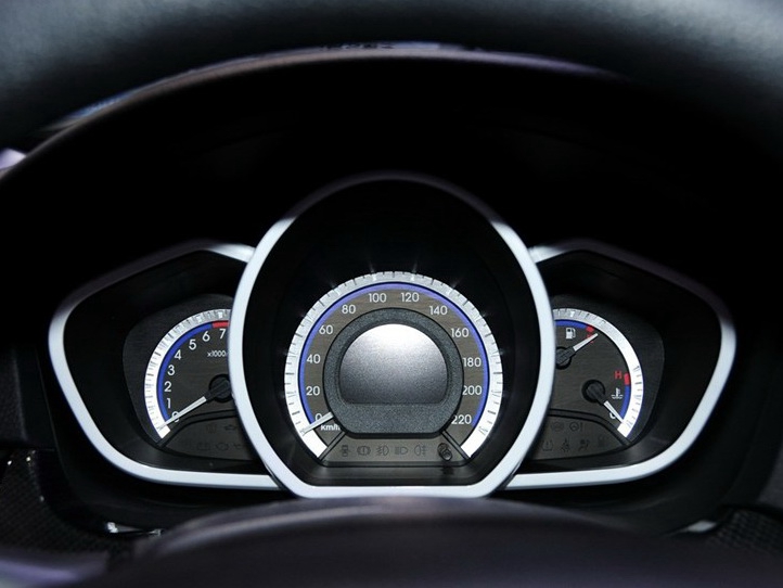 V6菱仕 2014款 1.5T 手动智控版中控方向盘图片