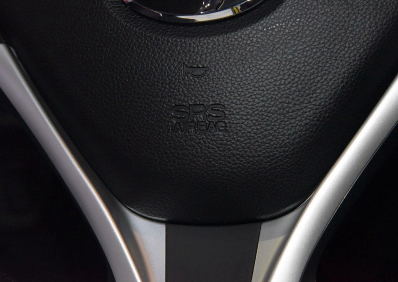 V5菱致 2016款 plus 1.5L 手动摇滚型中控方向盘图片