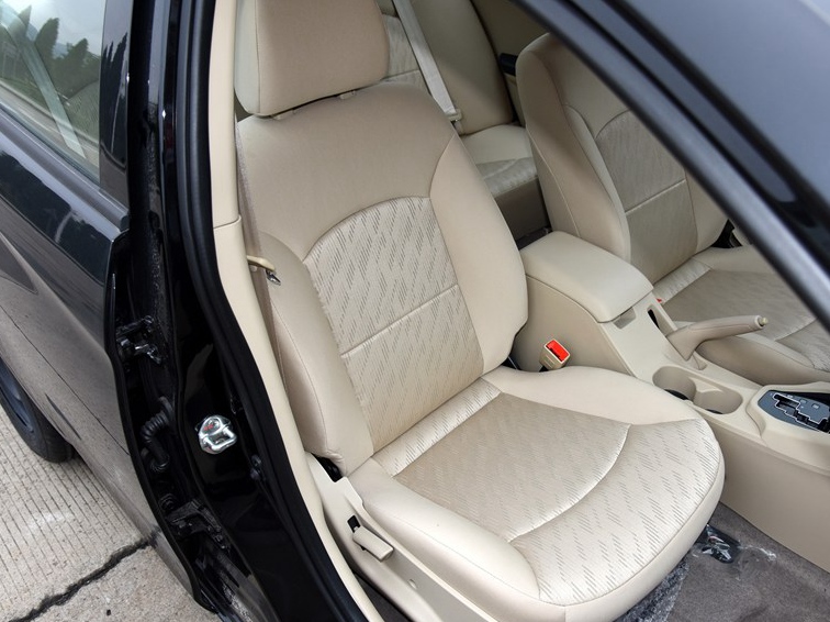V5菱致 2015款 1.5L CVT经典版车厢座椅图片