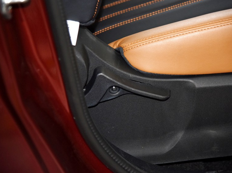 东南DX7 2015款 1.5T 自动尊贵型车厢座椅图片