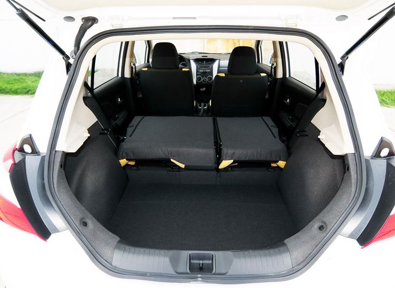 启辰R50X 2013款 1.6L 手动版车厢座椅图片