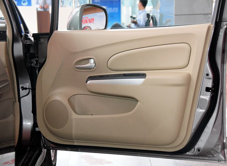 启辰D50 2013款 1.6L 手动北斗导航版车厢座椅图片