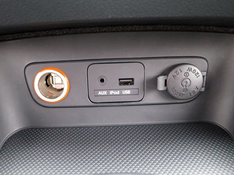 智跑 2014款 2.0L 手动两驱版GL中控方向盘图片