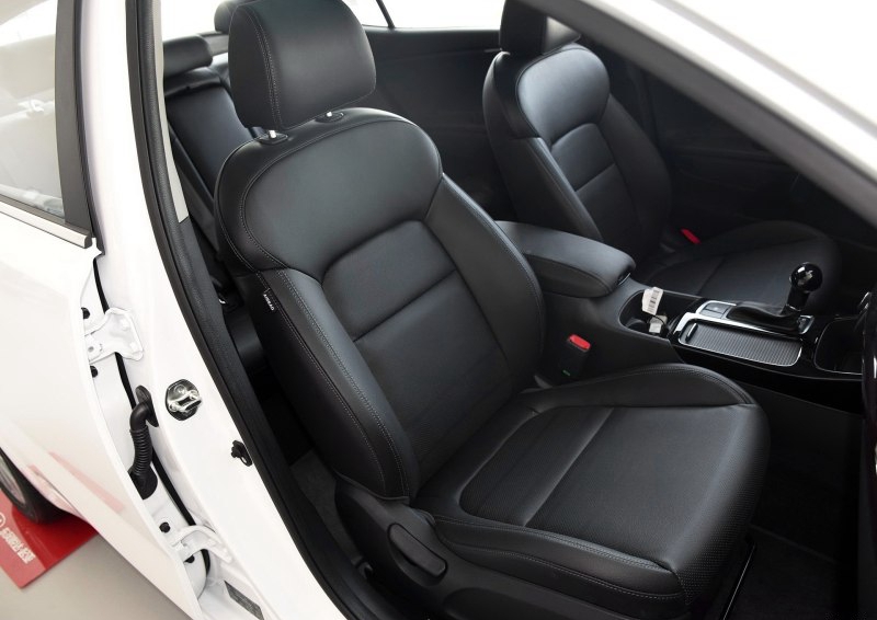 起亚K4 2015款 1.8L 自动GLS Special车厢座椅图片