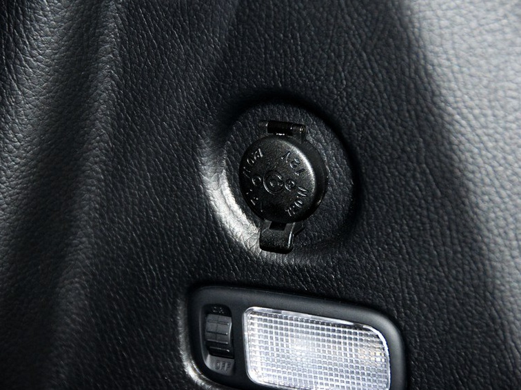 霸锐 2013款 3.8L 豪华版 国V车厢座椅图片