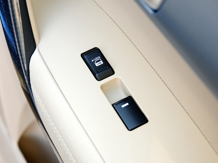 索兰托 2013款 2.4 7座汽油舒适版车厢座椅图片